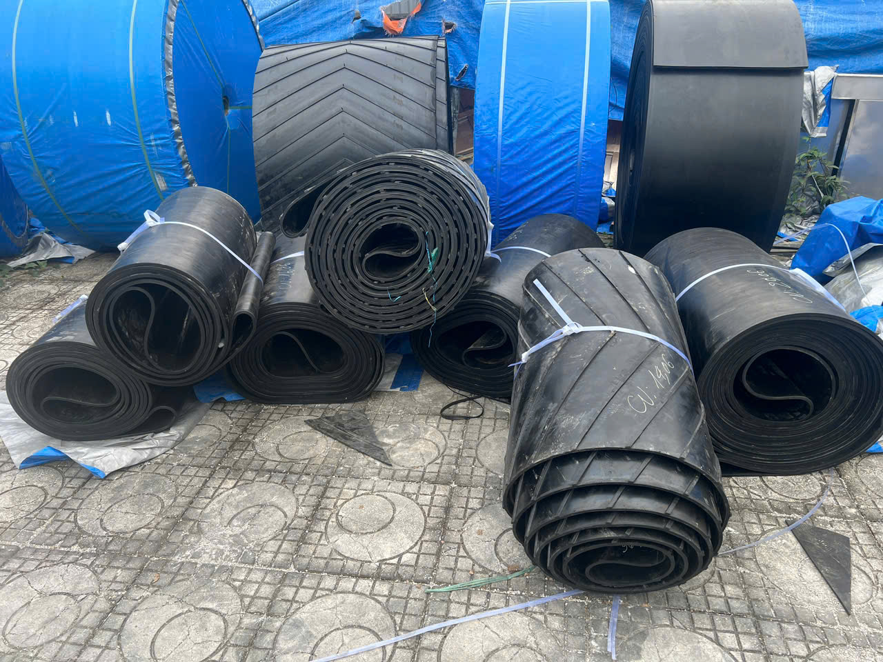 Hình ảnh thi công băng tải thực tế - Băng Tải Tín Phát - Công Ty Cổ Phần Thiết Bị Vật Tư Tín Phát